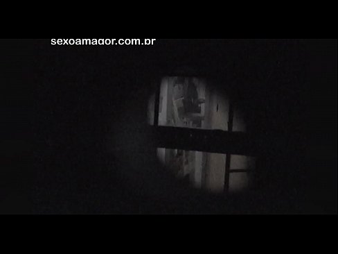 ❤️ Ξανθιά κοπέλα βιντεοσκοπήθηκε κρυφά από ηδονοβλεψία της γειτονιάς κρυμμένο πίσω από κούφια τούβλα ❤ Πορνό βίντεο