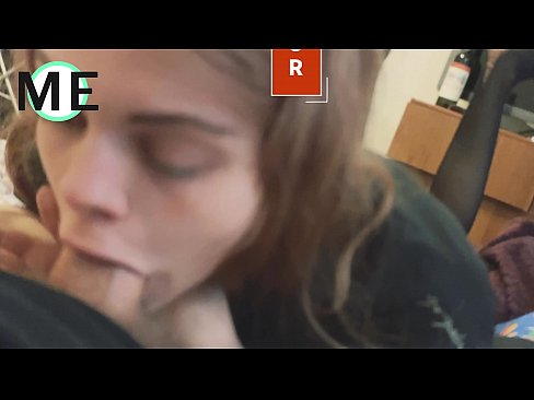❤️ Πούτσος στο λαιμό της, σκισμένο καλσόν και σκισμένα τακούνια ❤ Πορνό βίντεο